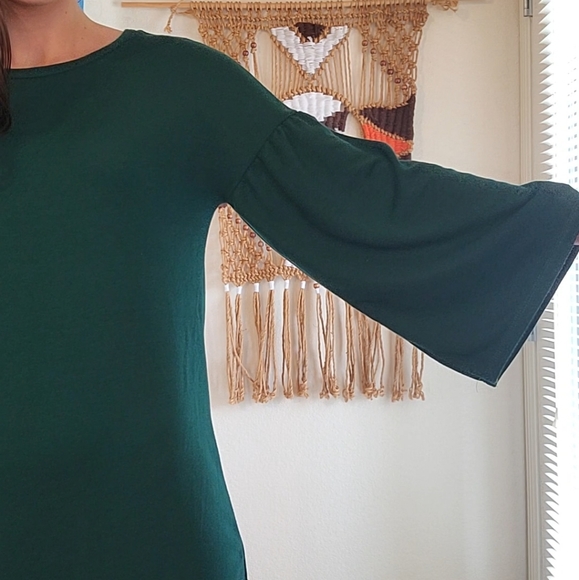 《NWOT Zara dress- emerald green w/ flowy sleeves》 - Picture 8 of 16
